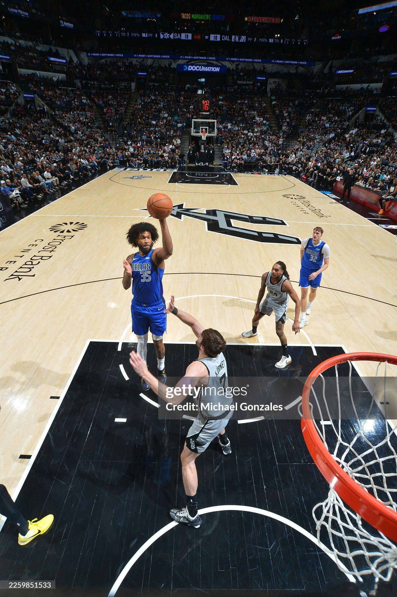 MFFL 上半场结束，我牛67比81落后马刺。大家来说说观赛体验。马刺战胜独行侠