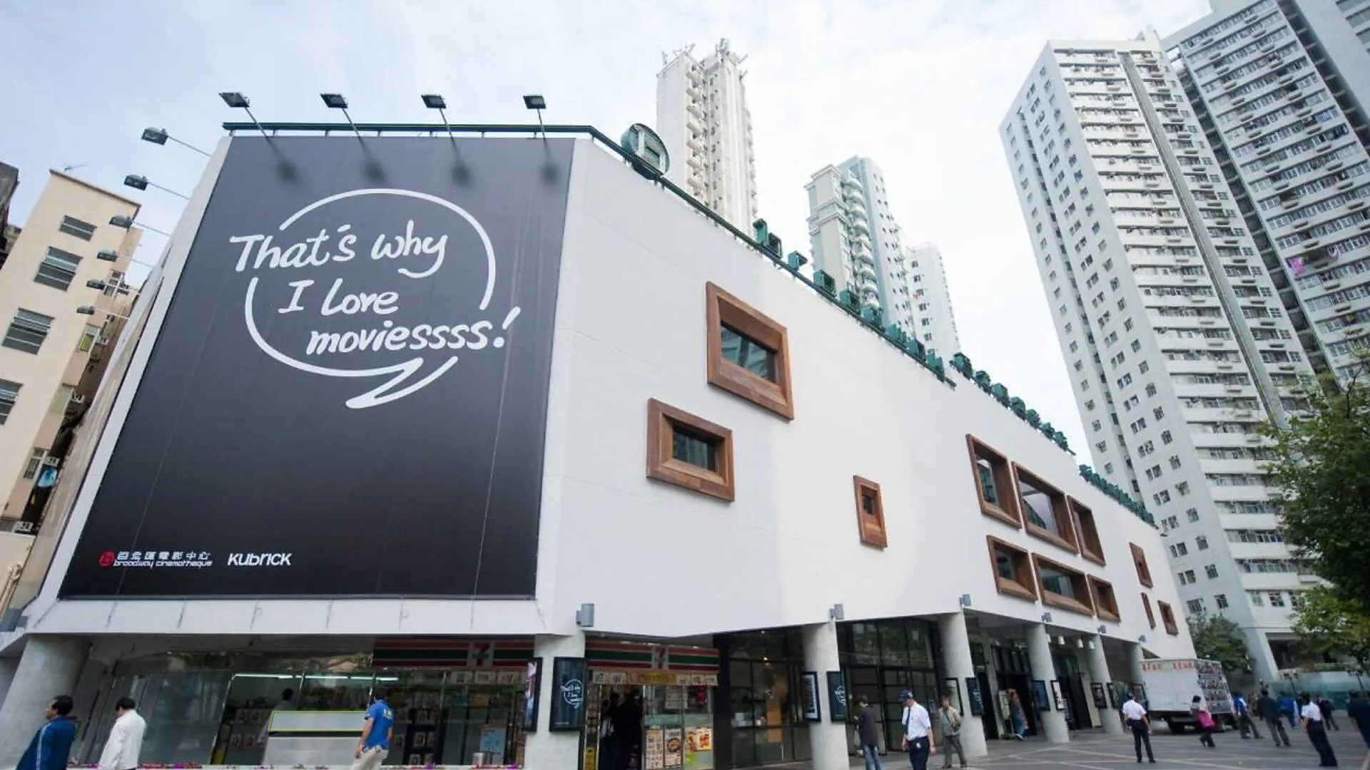 英国《Time Out》评选出了全球百佳电影院，榜单前20名如下：1. 好莱坞T