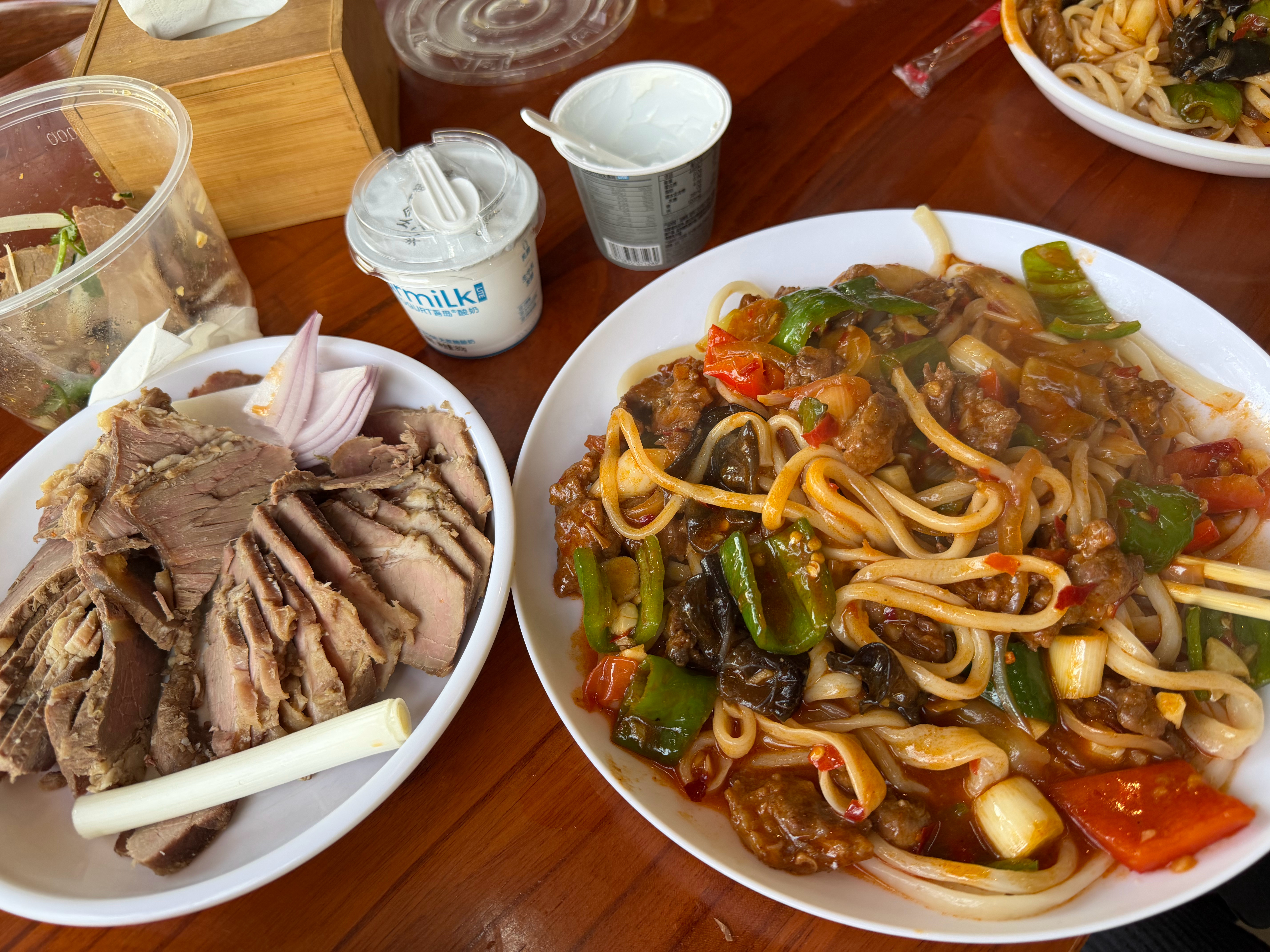 我感觉我是面命，我太喜欢吃面了还有新疆的手抓饭…咋吃都吃不腻 