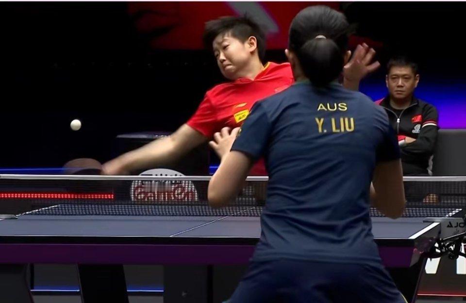 孙颖莎3-2险胜刘杨子 晋级WTT美国大满贯32强首轮比赛中，孙颖莎遭遇刘杨子顽