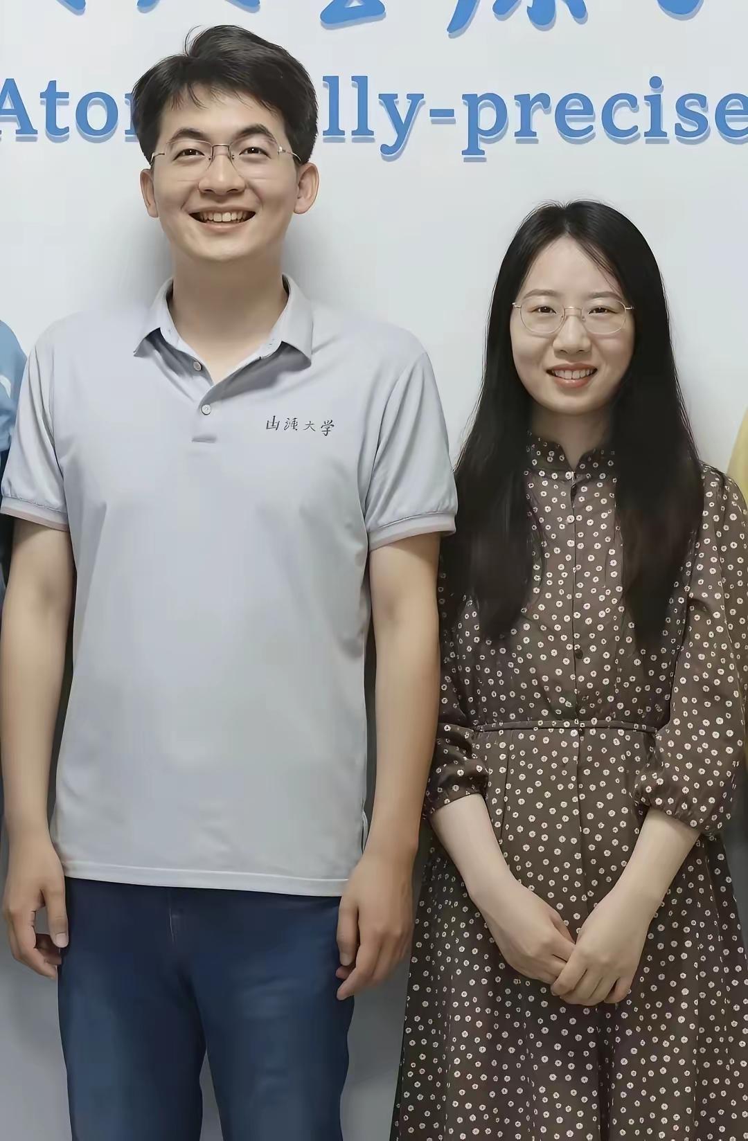 看了付磊三个月前在安徽大学毕业典礼的照片发现，怎么今年变老变憔悴了这么多？是因为