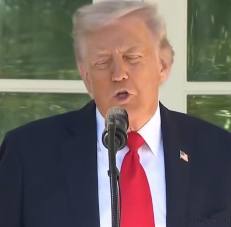 美国正式确认不向乌克兰交付“战斧”导弹。
特朗普给出三大理由：
一是该导弹准备周
