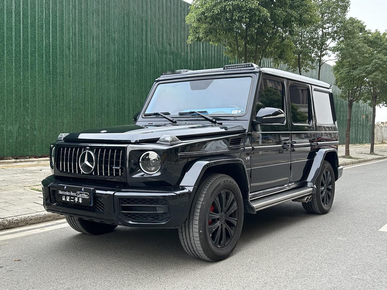 2011年奔驰G500 巨资升级G63
颜值巅峰时期吴彦祖都需要暂避锋芒。
男人