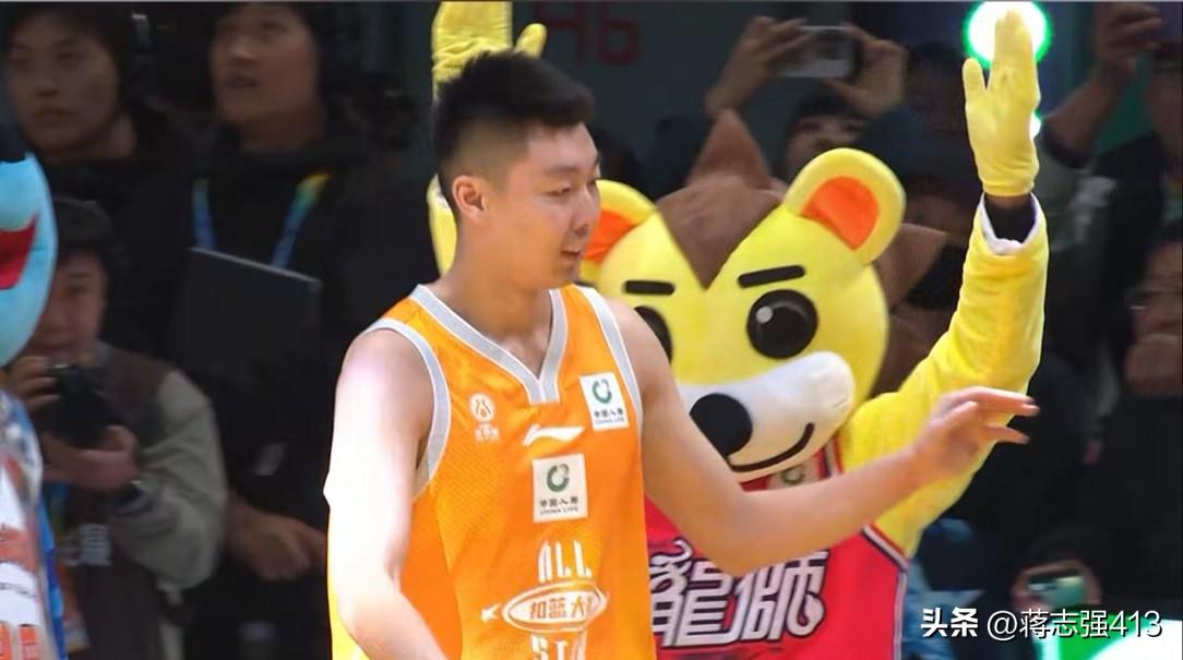 俞泽辰满分完成扣篮大赛预赛，其实今年扣篮大赛还真没什么高手，就那个外卡球员和刘礼