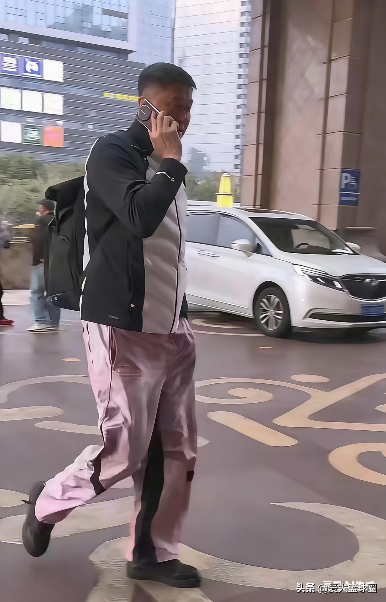 昨天下午，广东队抵达江苏！希望徐杰有好的发挥！

​昨天下午，广东队顺利抵达江苏