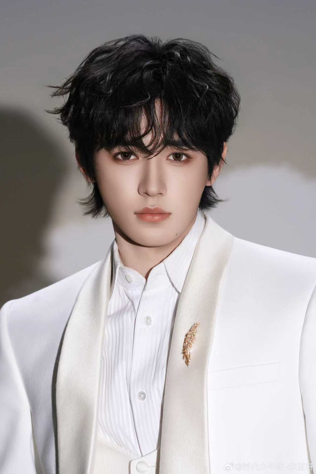 宋亚轩的颜文字有防伪标痣宋亚轩18宫格照片宋亚轩新歌照片大爆发 好可爱，宋亚轩的