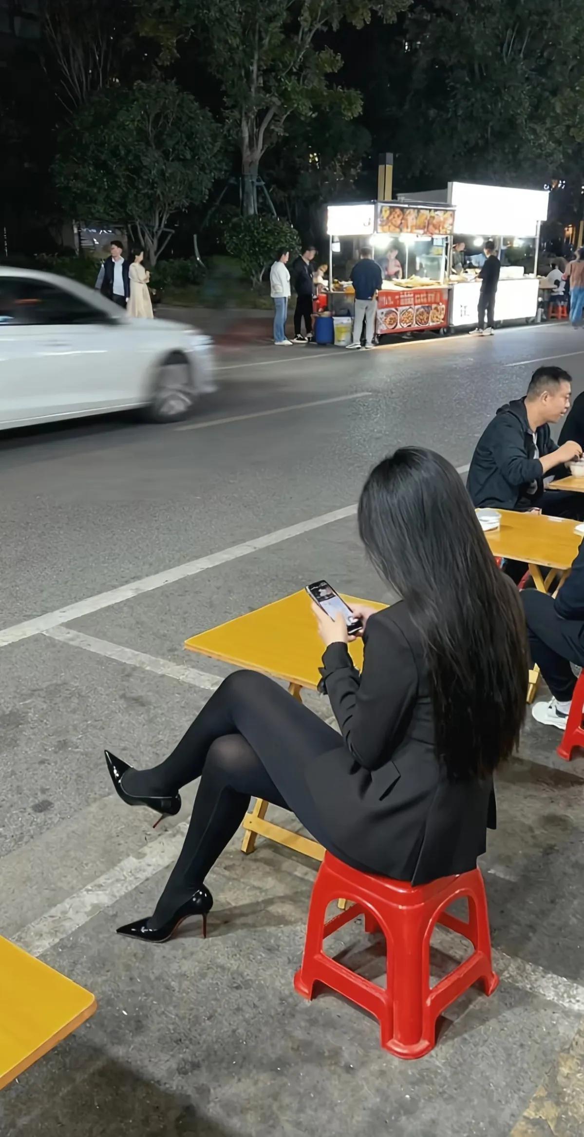 我也是，养了一只狐狸，才养了三个月就有了很深厚的感情，但是媳妇却不同意。