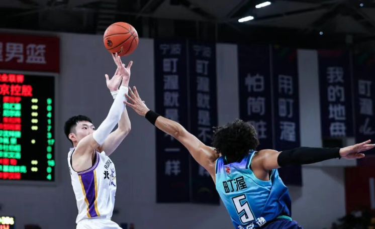 廖三宁：关键时刻漏了一些篮板球，给了对手二次进攻的机会