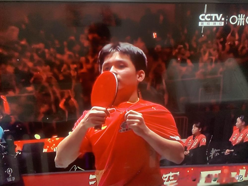 8比1这比分，说实话，我都替日本队觉得脸疼。
这哪是决赛啊？这简直就是国乒给对