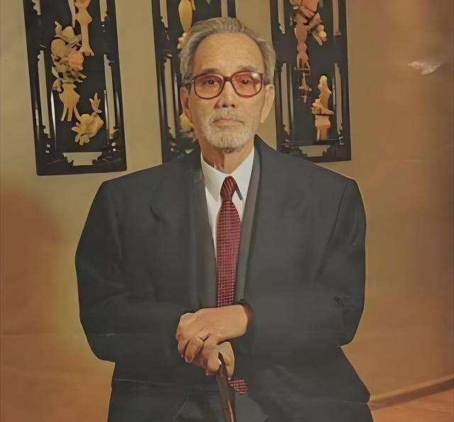 1953年，精通三门外语的志愿军战俘程立人拒绝回国。流亡三十年后，他竟成了阿根廷
