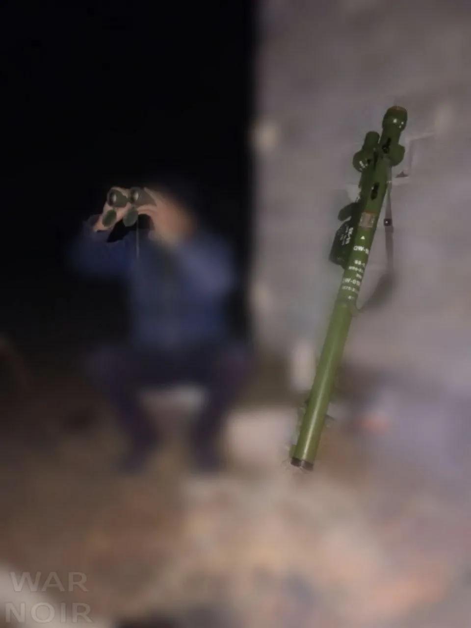 伊朗巴斯基民兵装备了便携式防空导弹，还是正宗的QW系列。虽然便携式防空导弹目前还