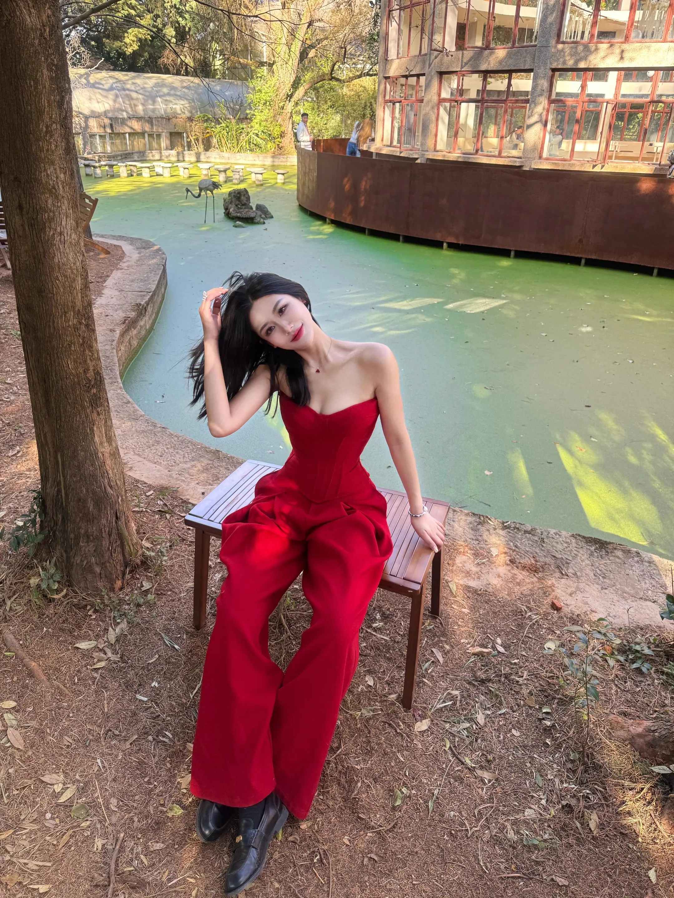 把“红”穿在身上，把“顺”写在马年。2026，我们热烈滚烫，一马当先。...