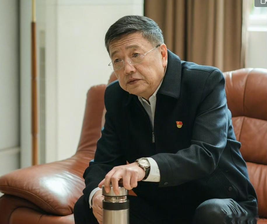 老戏骨秦焰走了，
才知道他演过这么多好剧。

秦焰老师1954年生于北京，早年是
