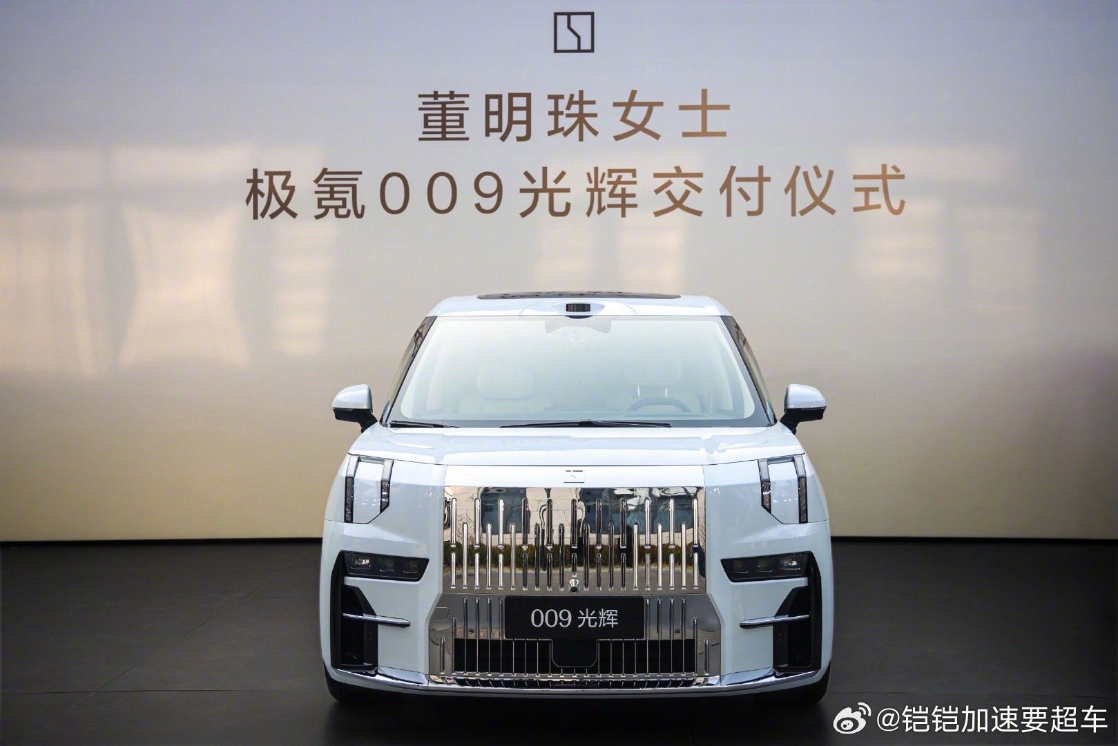 董明珠回应换车称中国汽车看吉利格力电器董事长董明珠换车了，现身北京通州区，现场提