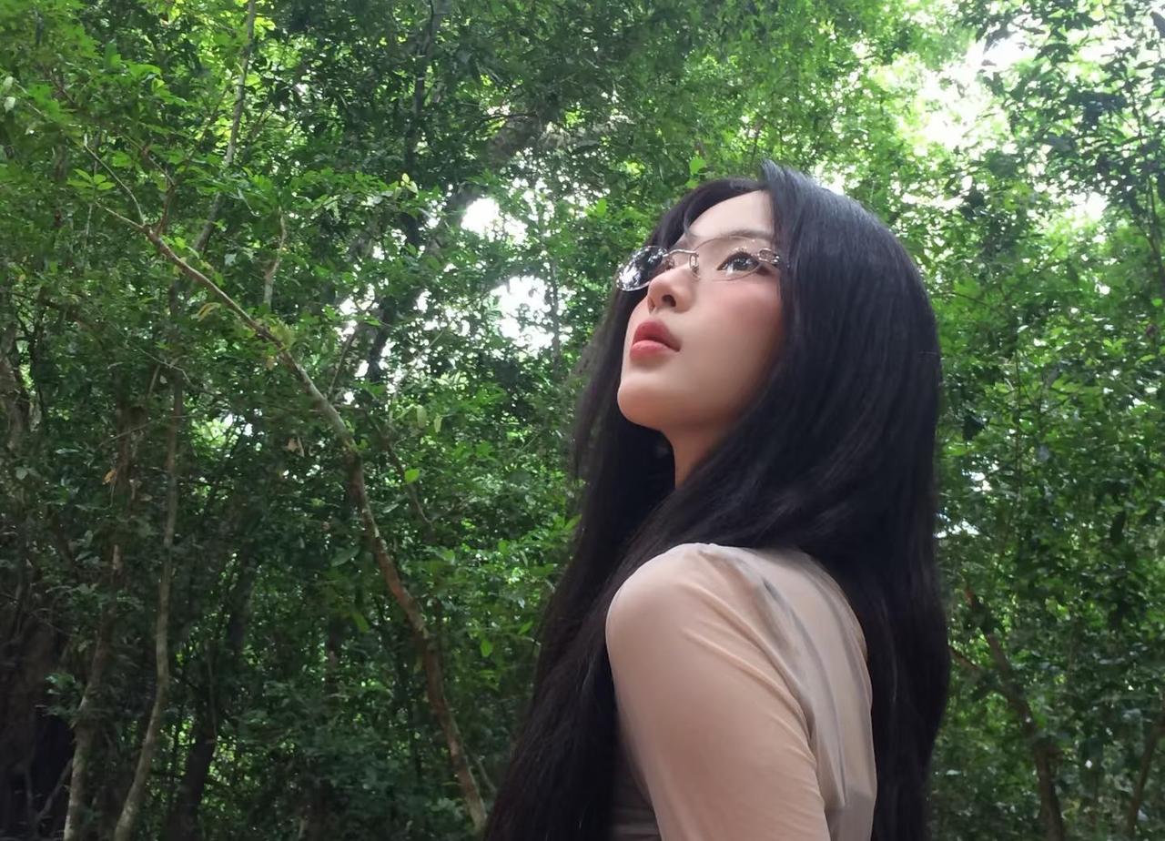 好美好美
杨超越 杨超越yyds 女明星 美就一个字 美得不可方物 美到我的心巴
