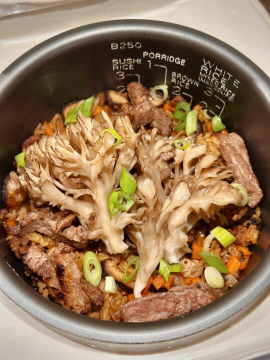 缺德舅舞茸菇牛肉焖饭🍚揭开锅盖香迷糊了😋