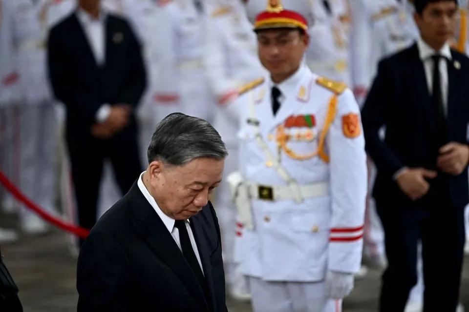 越南苏林主席最近签了一份近万人的特赦令——释放9950名囚犯，其中133人是“反