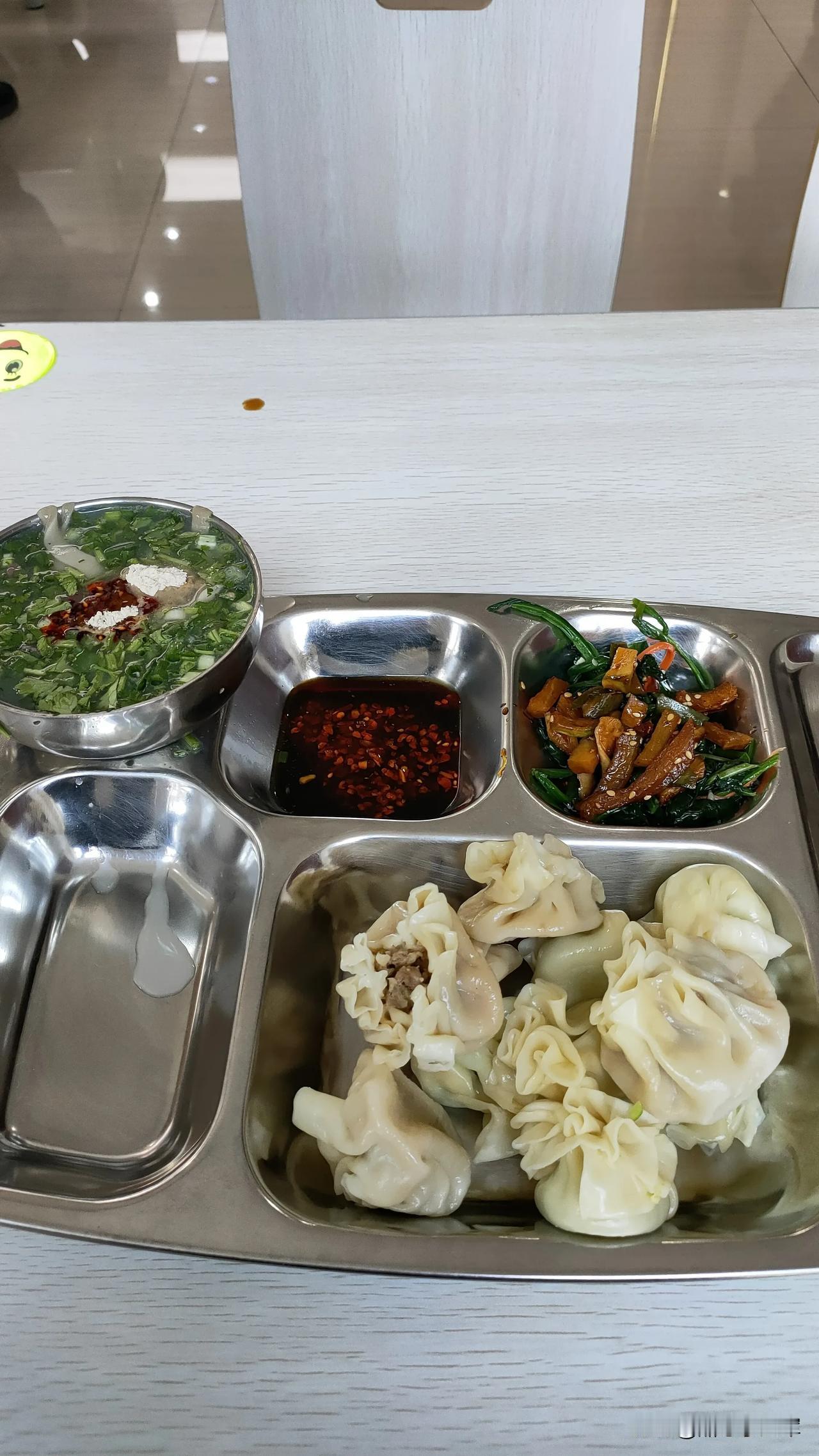 国企食堂今天吃烧麦羊汤