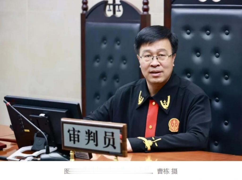 北京一位老太太，白发人送黑发人，独子走了，家里就剩她一个人，靠那点微薄收入熬日子