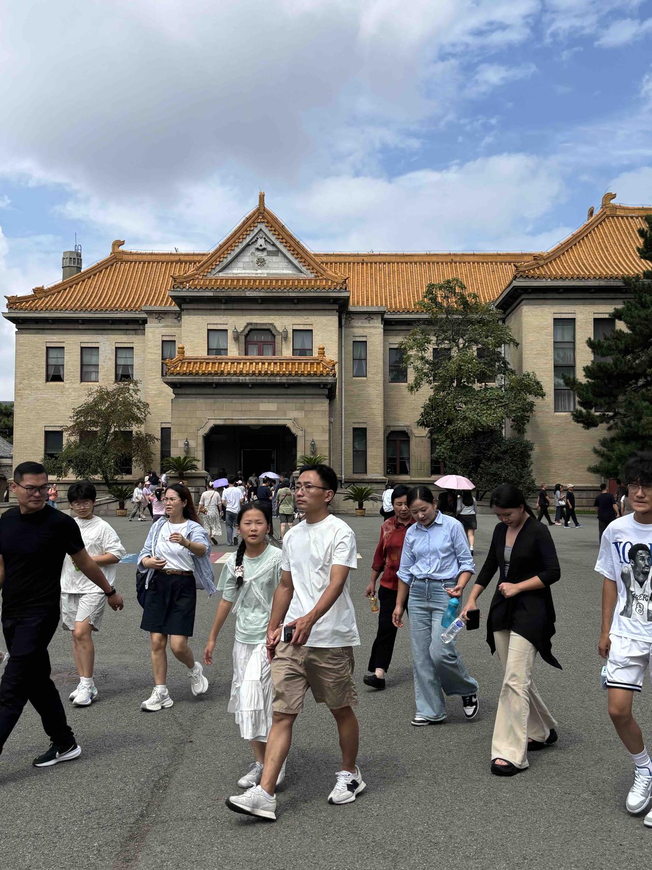 【长春伪满洲国皇宫】 
1932年，伪满洲国成立，溥仪就任“执政”，把这里作为执