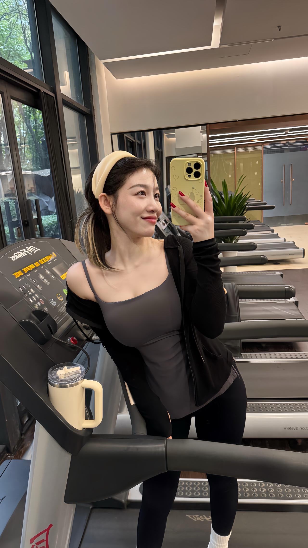 “你频繁回头会让他觉得自己很牛”上热搜 白羊座 穿搭 每日分享