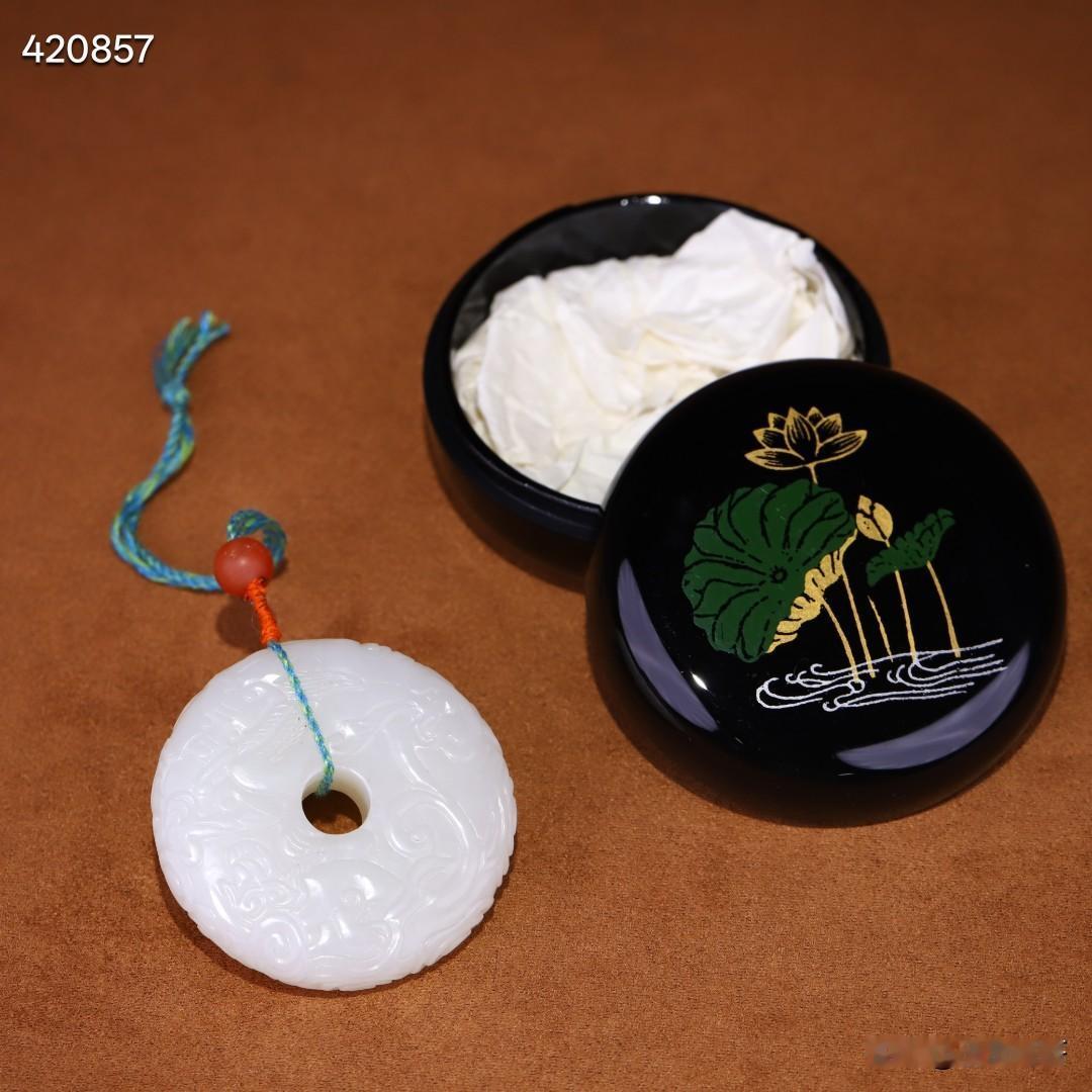 清代 和田白玉龙凤纹玉璧
规格：5.5*1.15cm
重量：65.2克
玉质温润