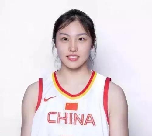 张茹打得什么球？女篮总决赛来到了 G4，山西还是用了张茹首发。

这位多年的国手