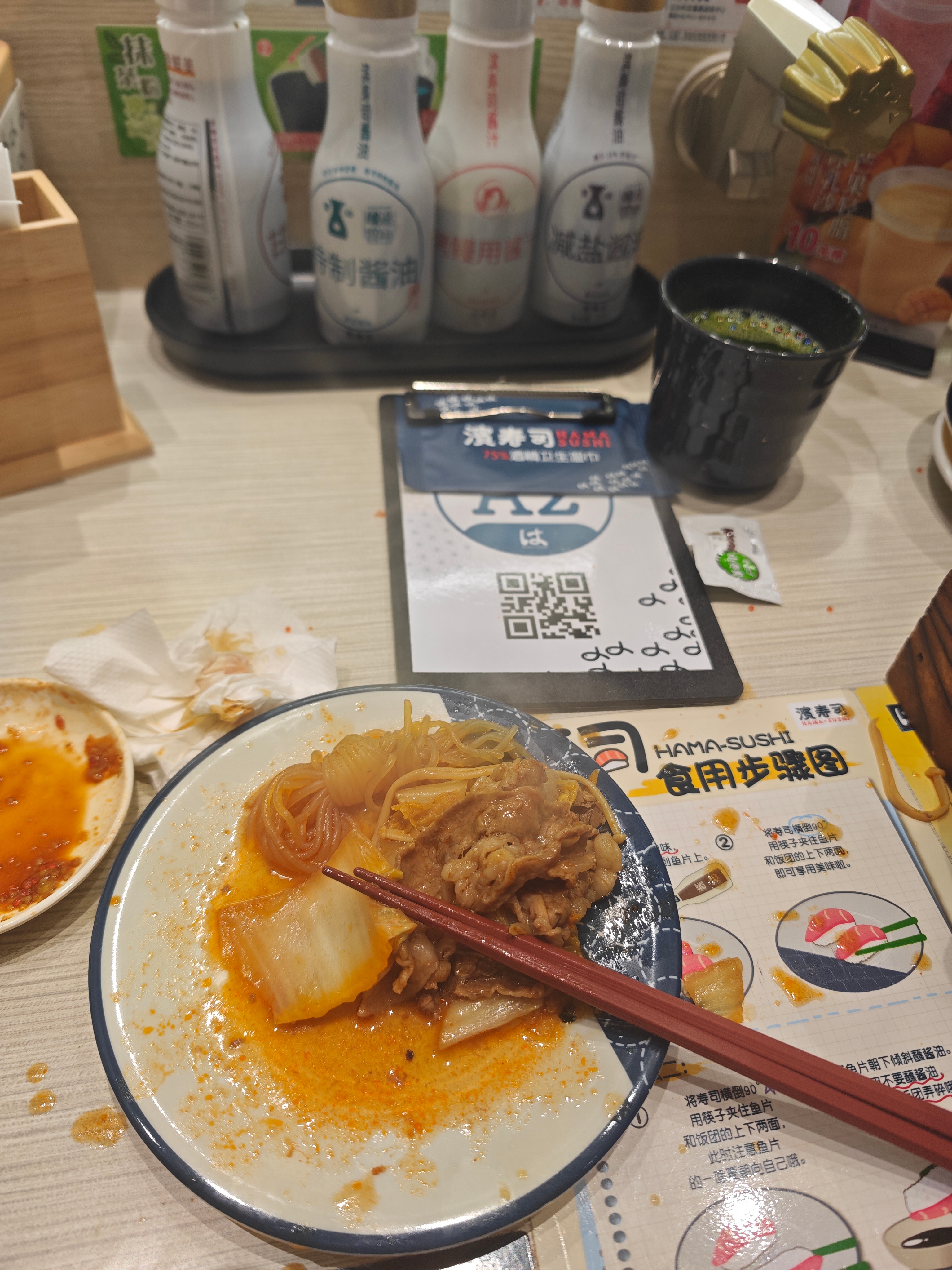 小日子虽然经常鞠躬，但是确实在中国卖寿司还是认真的，国产仿制品比不上服务，态度，