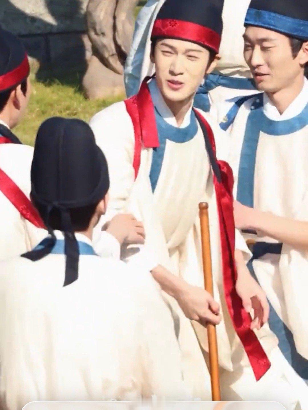 哈哈哈哈哈这是要被笑出腹肌的节奏了，李昀锐在电视剧《尚公主》的新路透来了，认真玩