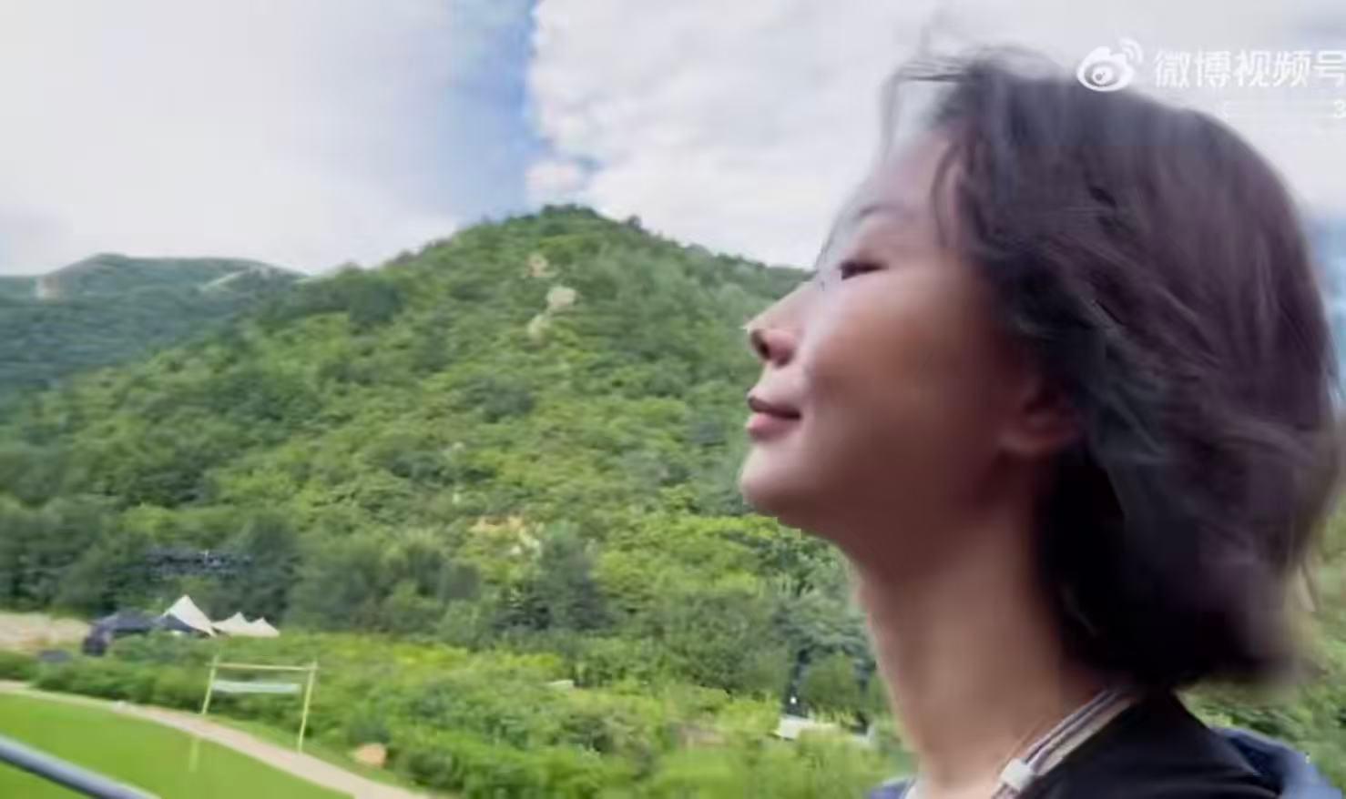 王珞丹回应白月光滤镜  这样的友情真的很难得，不只是明星与粉丝间的交流，更像是朋