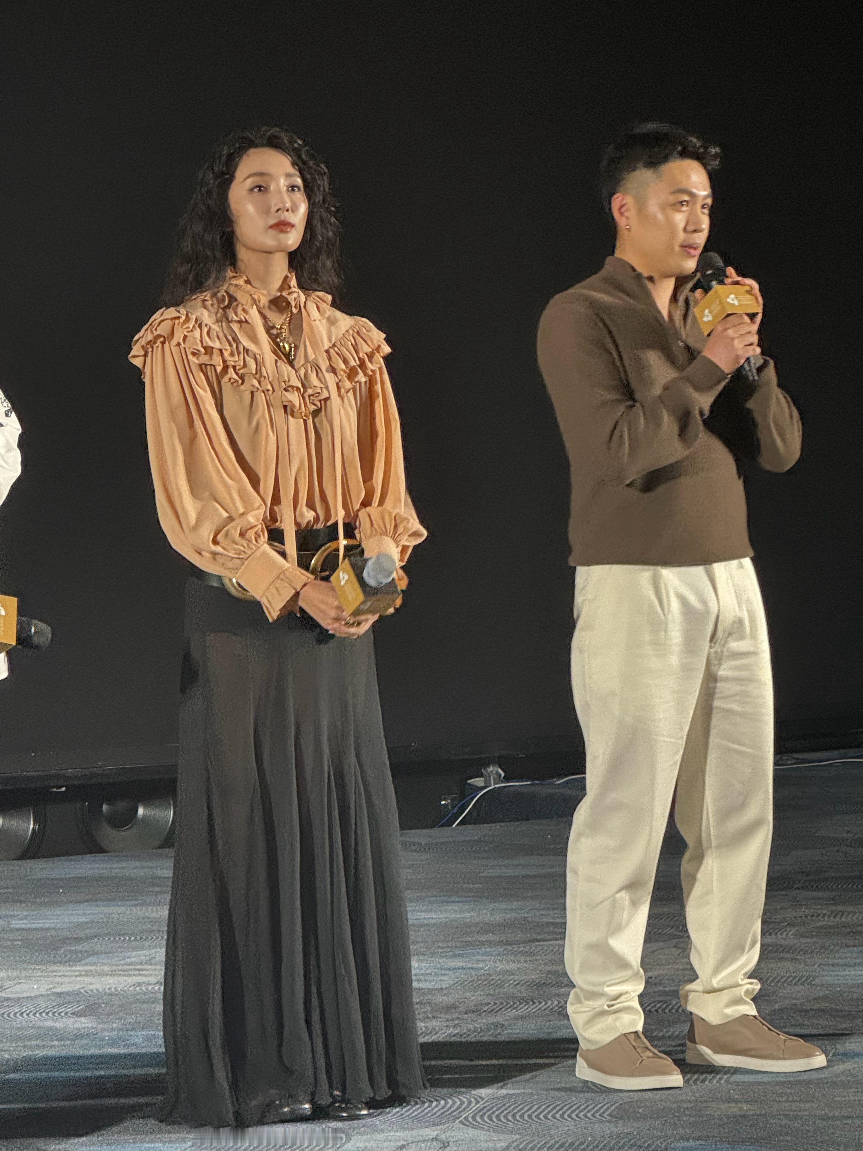 李鸿其王紫璇合体亮相新片首映