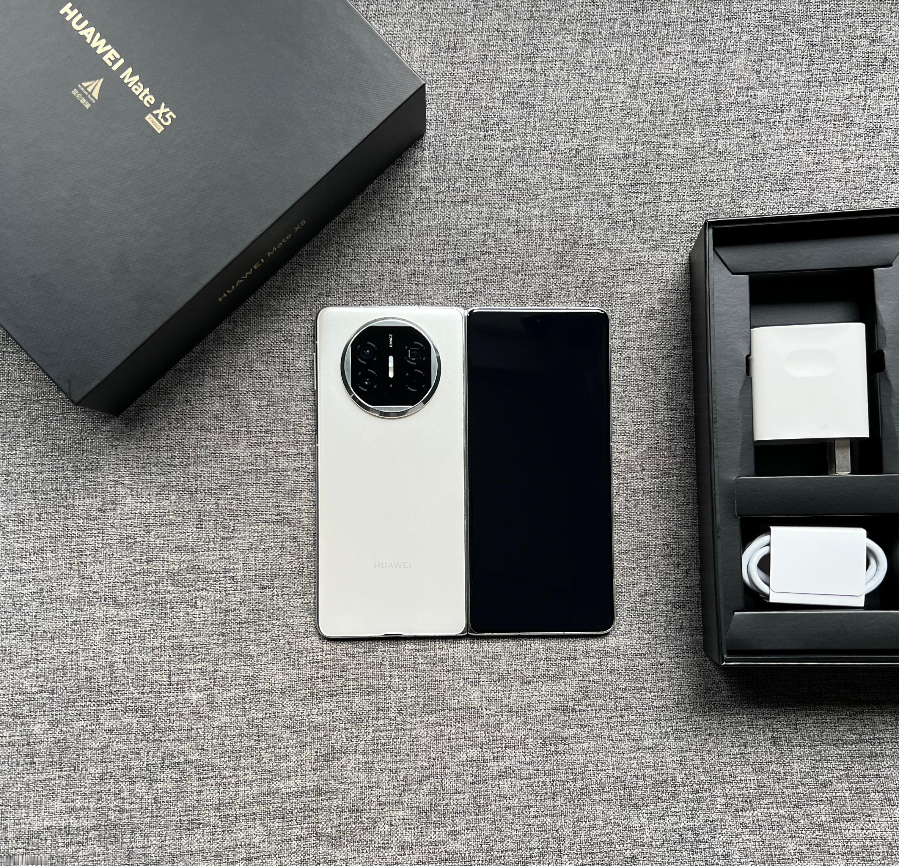 华为Mate X5 典藏版 16+1TB 羽砂白，外屏小划痕，外壳划痕磕碰，电池