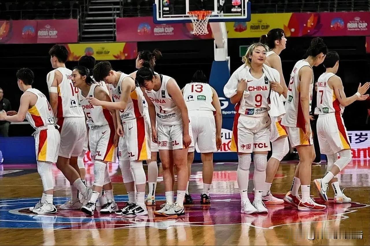 中国女篮备战2024年巴黎奥运会资格赛的15人集训名单正式出炉！王思雨、韩旭、李