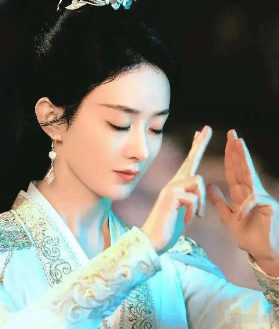 我以为赵丽颖这个手势很简单，试了一下，发现右手可以，左手不行，话说你们能不能做到