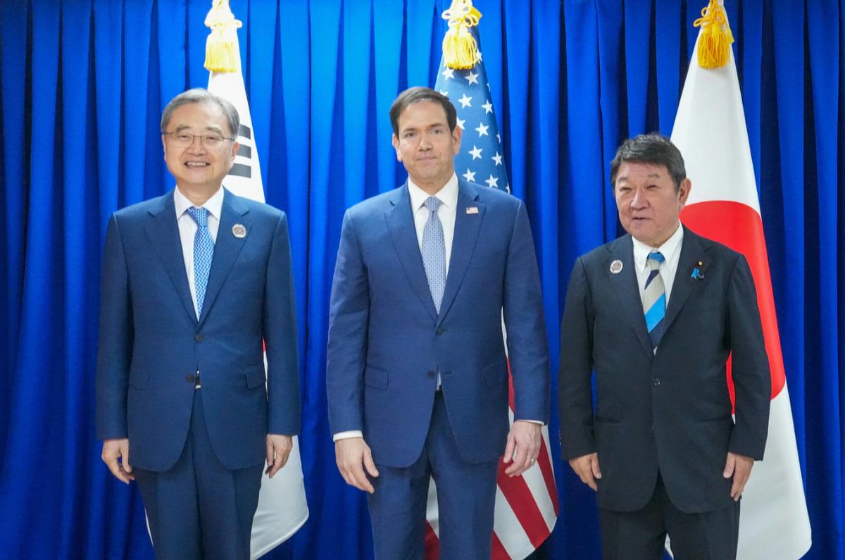 7月22日，借东盟外长会议契机，美日韩三国外长在马尼拉举行会晤。三方议题早已跳出