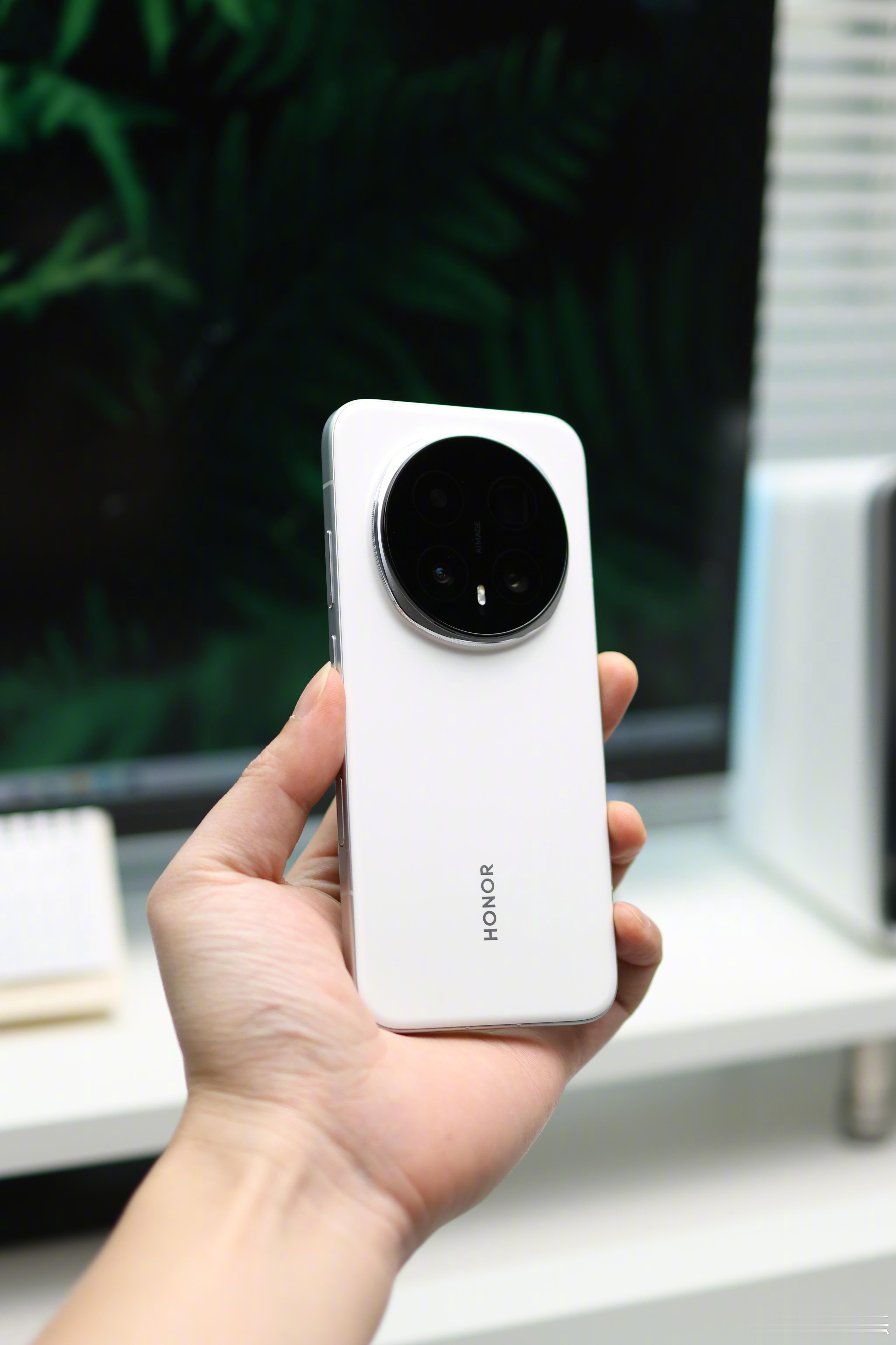 经历了今年的这一波新旗舰机的涨价，大家有没有觉得去年年末发布的那一批机器性价比反