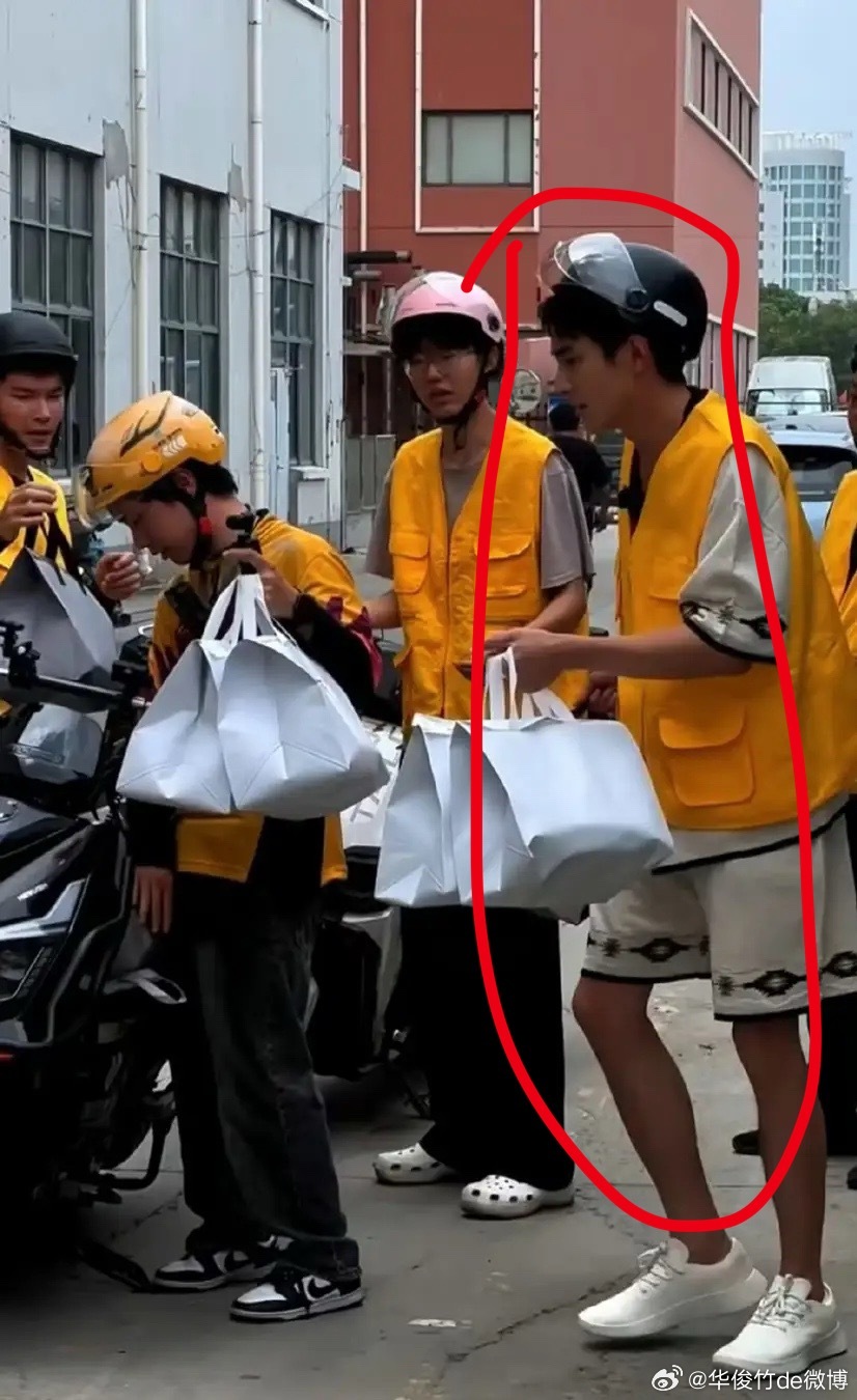 于朦胧如果真的去世我才发现内娱最聪明的男星就是林更新。因为他现在已经脱离内娱，去