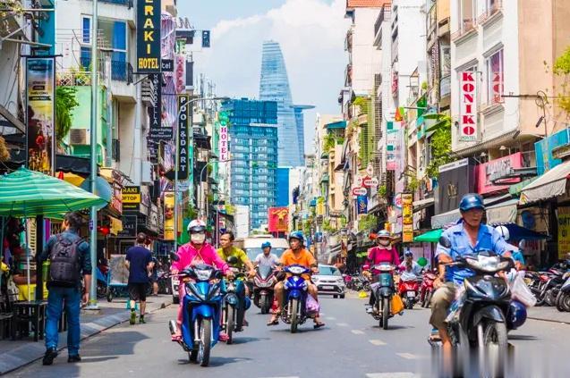 继一季度下降12%后，4月份，越南出口再度暴跌17%，韩日也差不多都在暴跌，此情