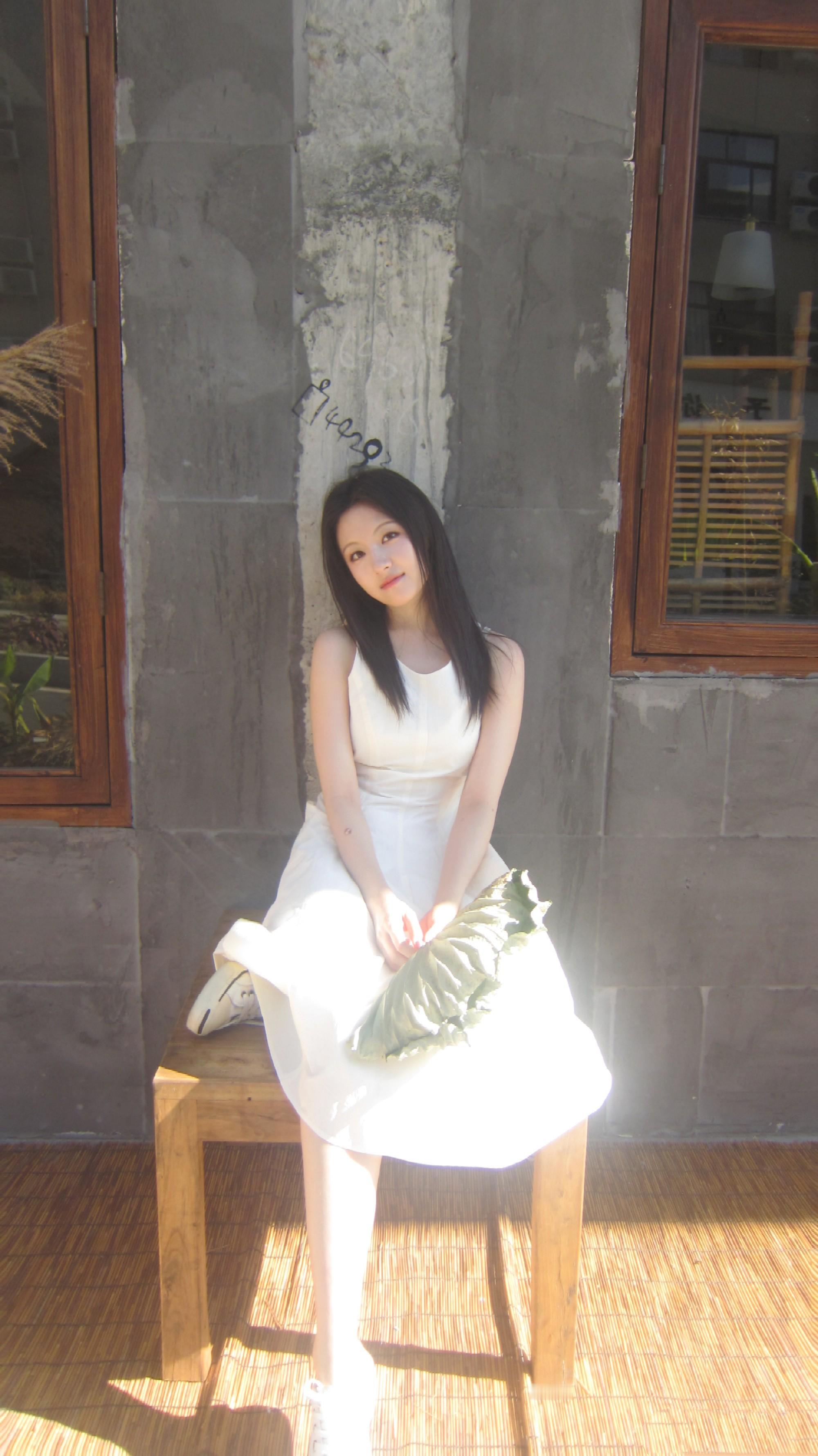 李兰迪白裙穿搭柔美私服 ​​​