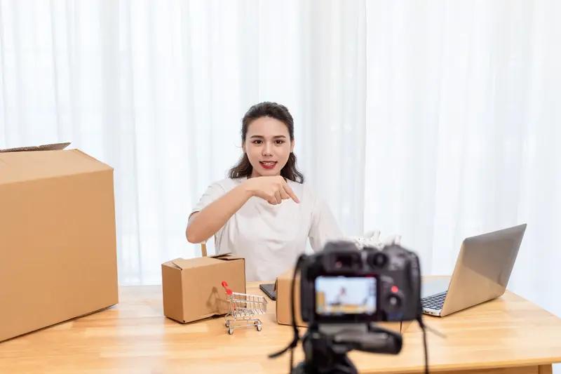 南昌大学校招现女主播露骨海报这事儿，光致歉哪行啊！学校虽发了情况说明，说企业海报