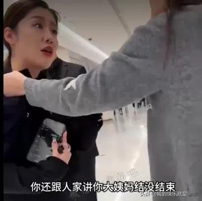 女销售就没一个正经的！最近的lv柜台的女销售真的把不要脸写在脸上了，明明知道别人