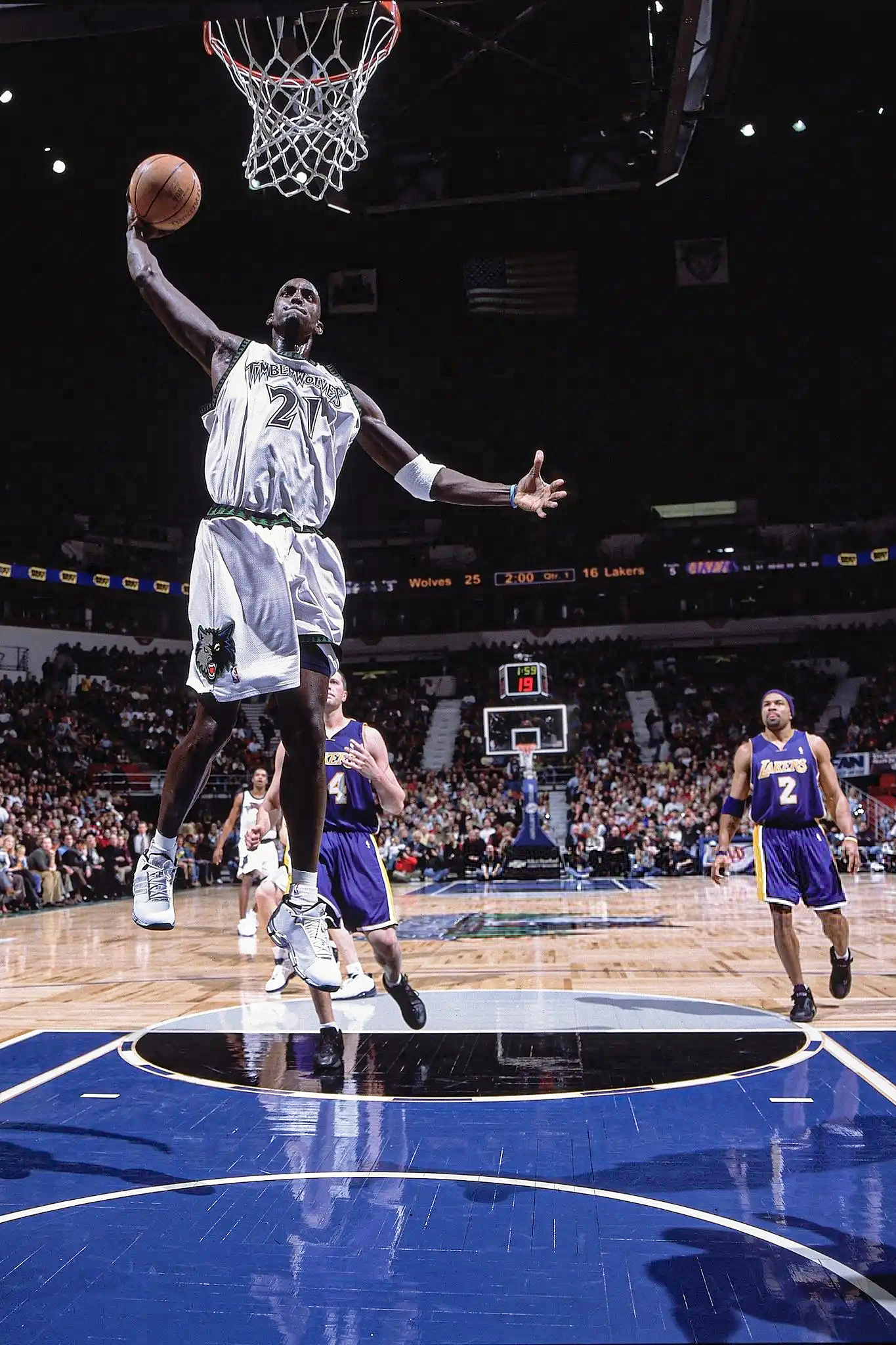 明尼苏达森林狼宣布将在下个赛季退役凯文·加内特的21号球衣