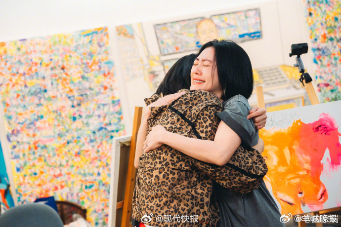 #曲家瑞回应与小S合体#4月16日晚，在社交平台发文：“我终于跟小 S 合体啦，