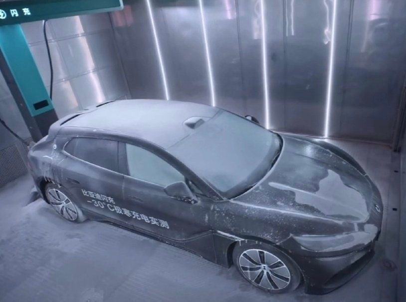 中国新能源的快充技术又突破了：零下30度且冷冻24小时的极端工况下，比亚迪闪充技