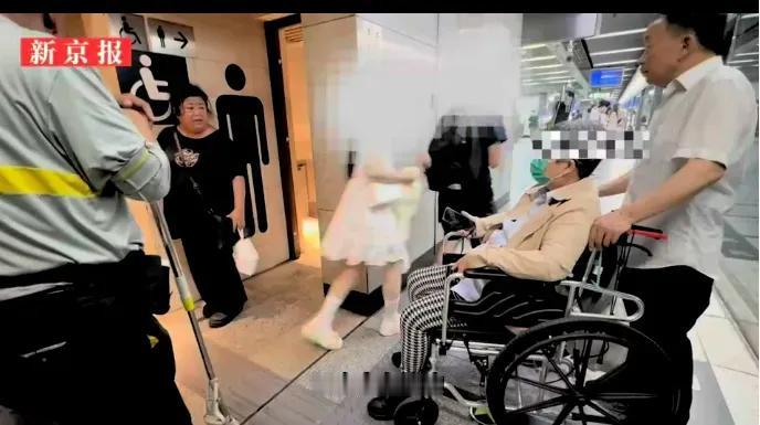 在520这个寓意浪漫的日子里，北京地铁四号线的平安里站点，却上演了一场令人难以置