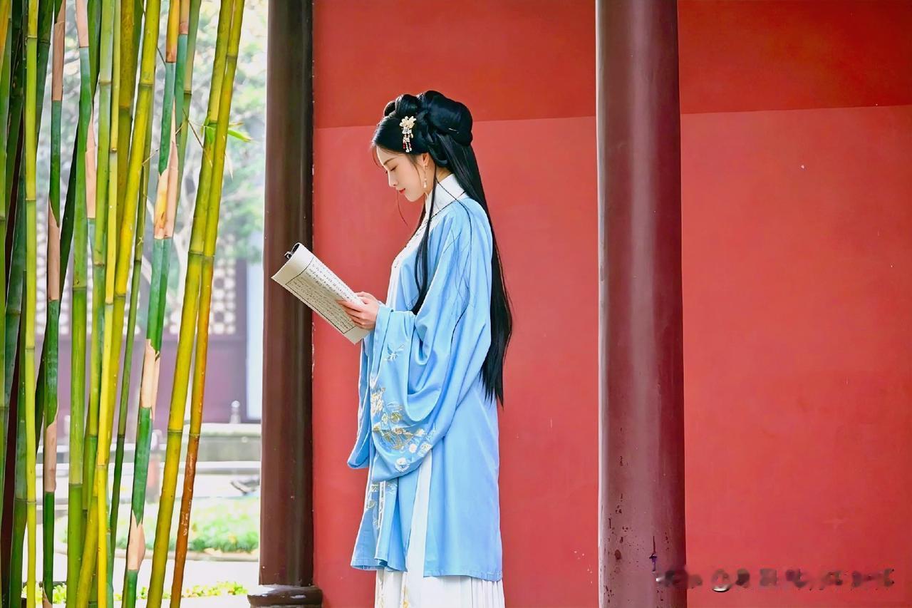 下联：竹林晓院有书声
上联：有请雅士[玫瑰][玫瑰][玫瑰]