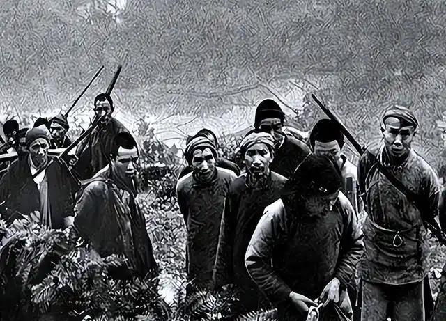 上级只给他一个排，却要剿灭几千土匪，他用一个土办法扭转了战局。

1946年初冬