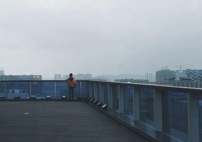 最快乐的人不必事事尽善尽美，他们只会让大部分事情顺其自然。——弗吉尼亚·伍尔芙 