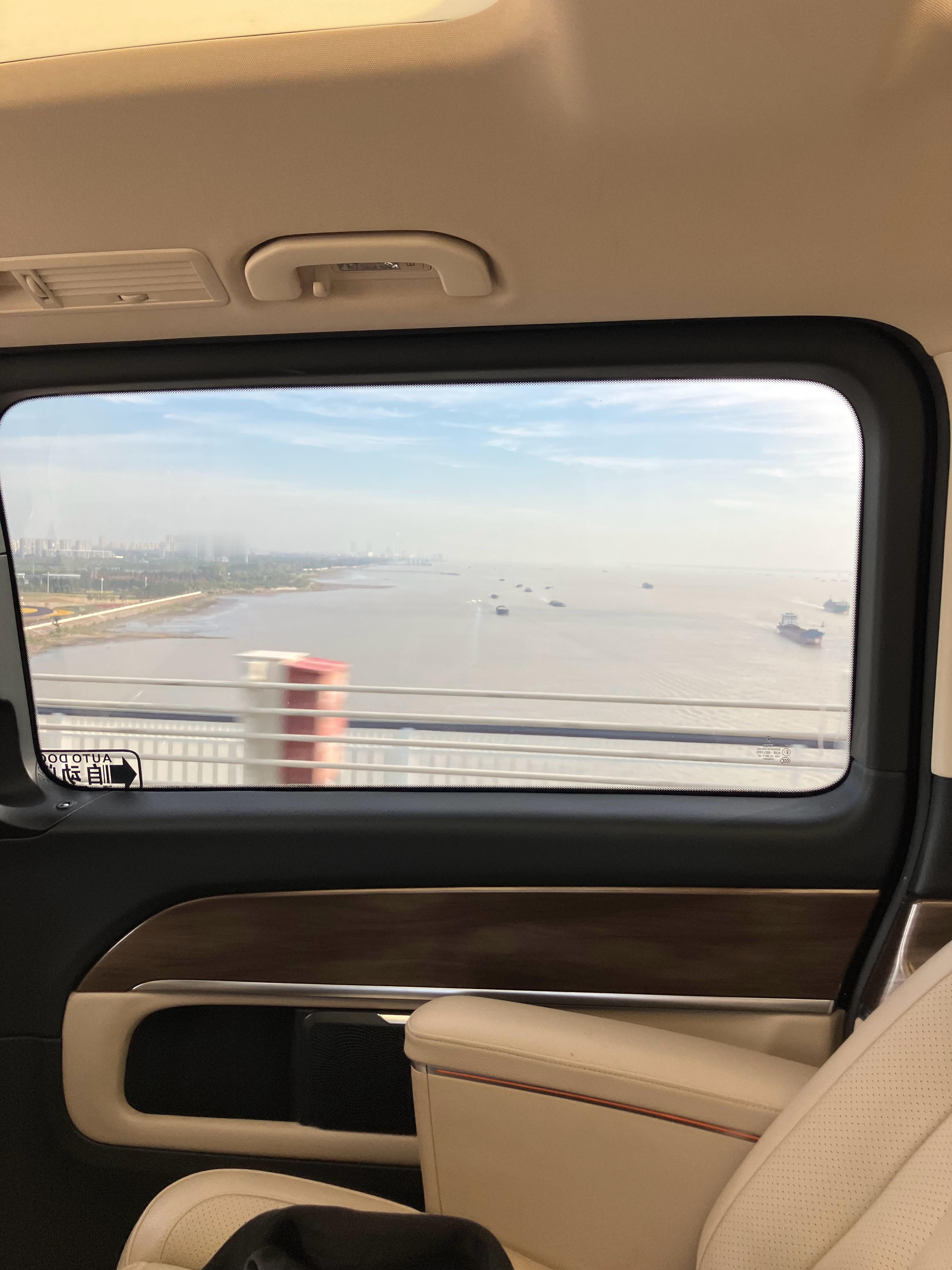 而海内之士，瞻彼高风，莫不慨然。天下英雄，如过江之鲫，皆有东下之心。 ​​​