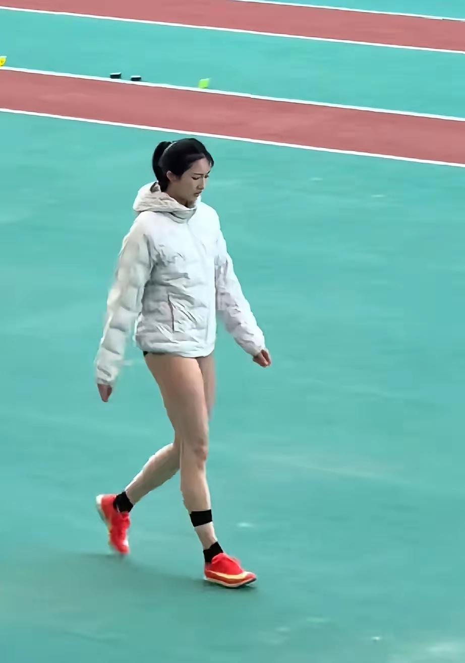 十五全运会的“跳高女神”陈洁是广西人，为什么代表广东队…